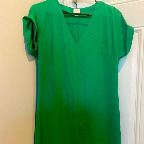 Dresses & Skirts - Green Cap Sleeve dress